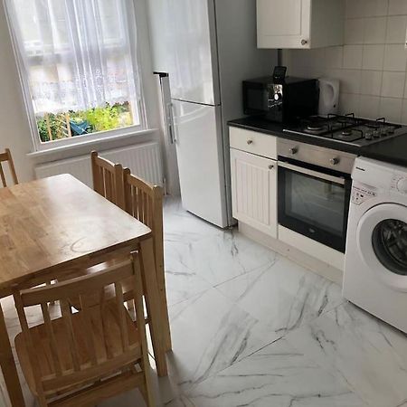 East London 2 Bedroom Flat Buitenkant foto