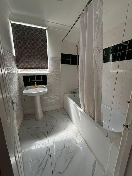 East London 2 Bedroom Flat Buitenkant foto