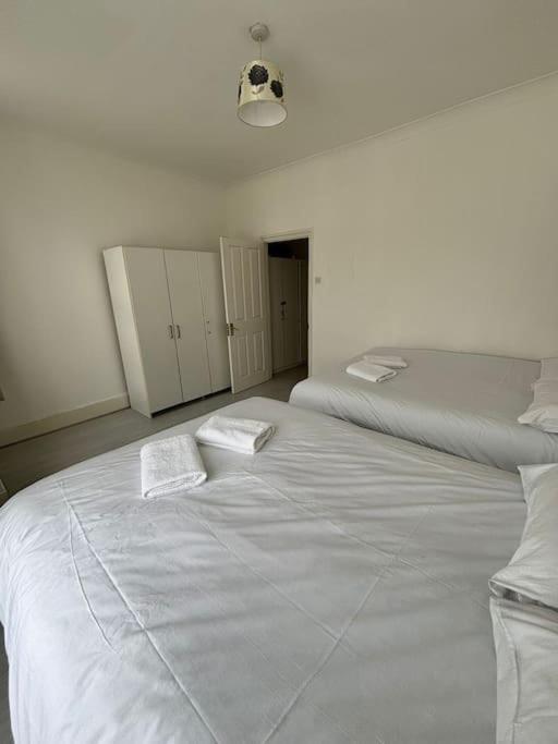 East London 2 Bedroom Flat Buitenkant foto