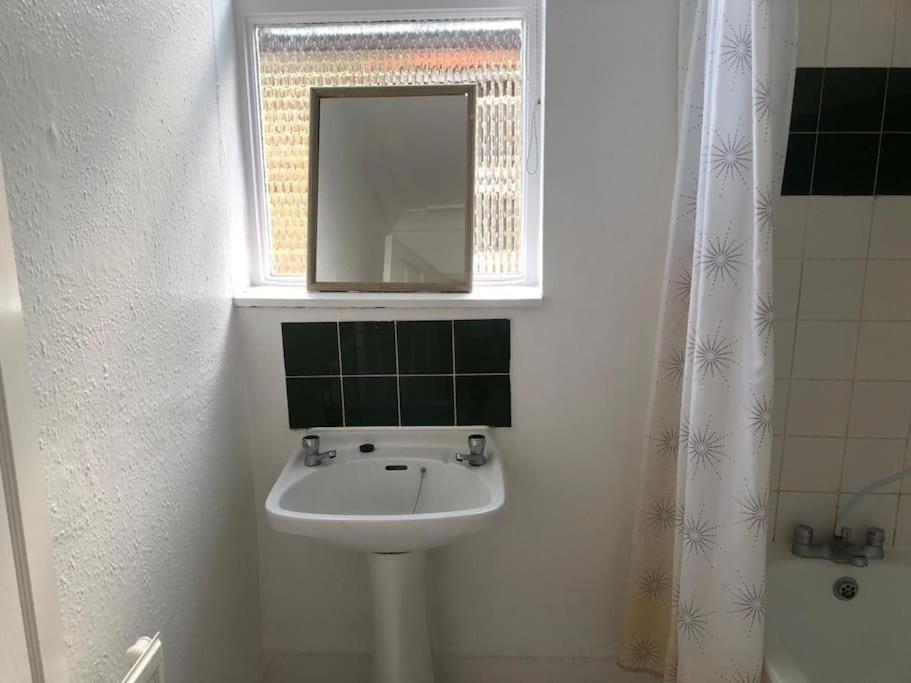 East London 2 Bedroom Flat Buitenkant foto