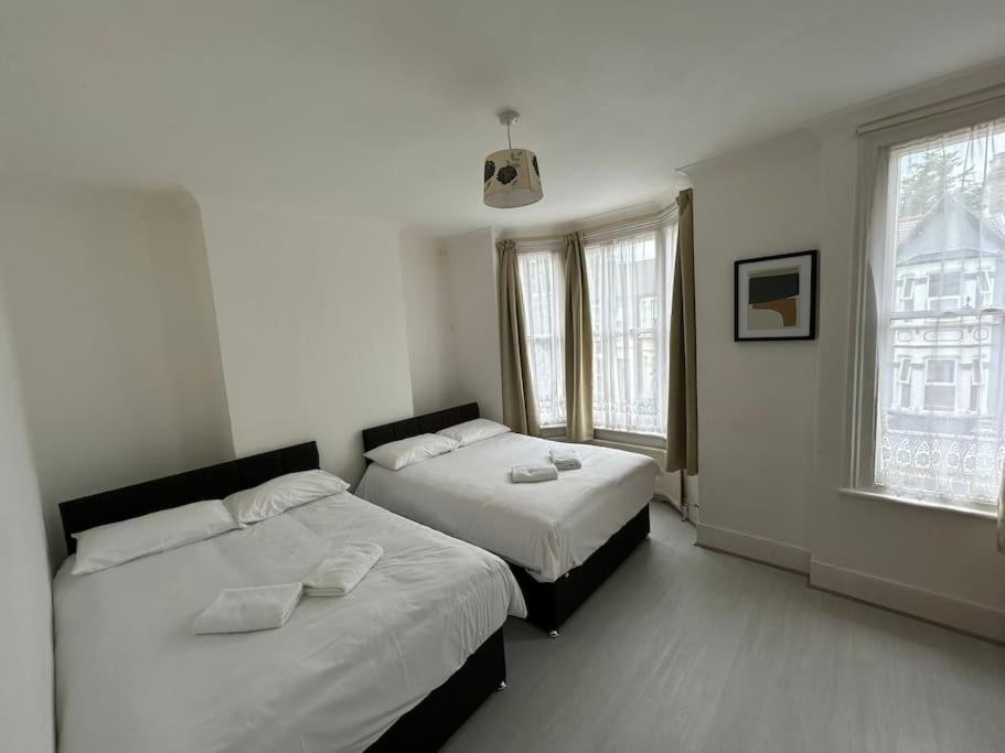 East London 2 Bedroom Flat Buitenkant foto